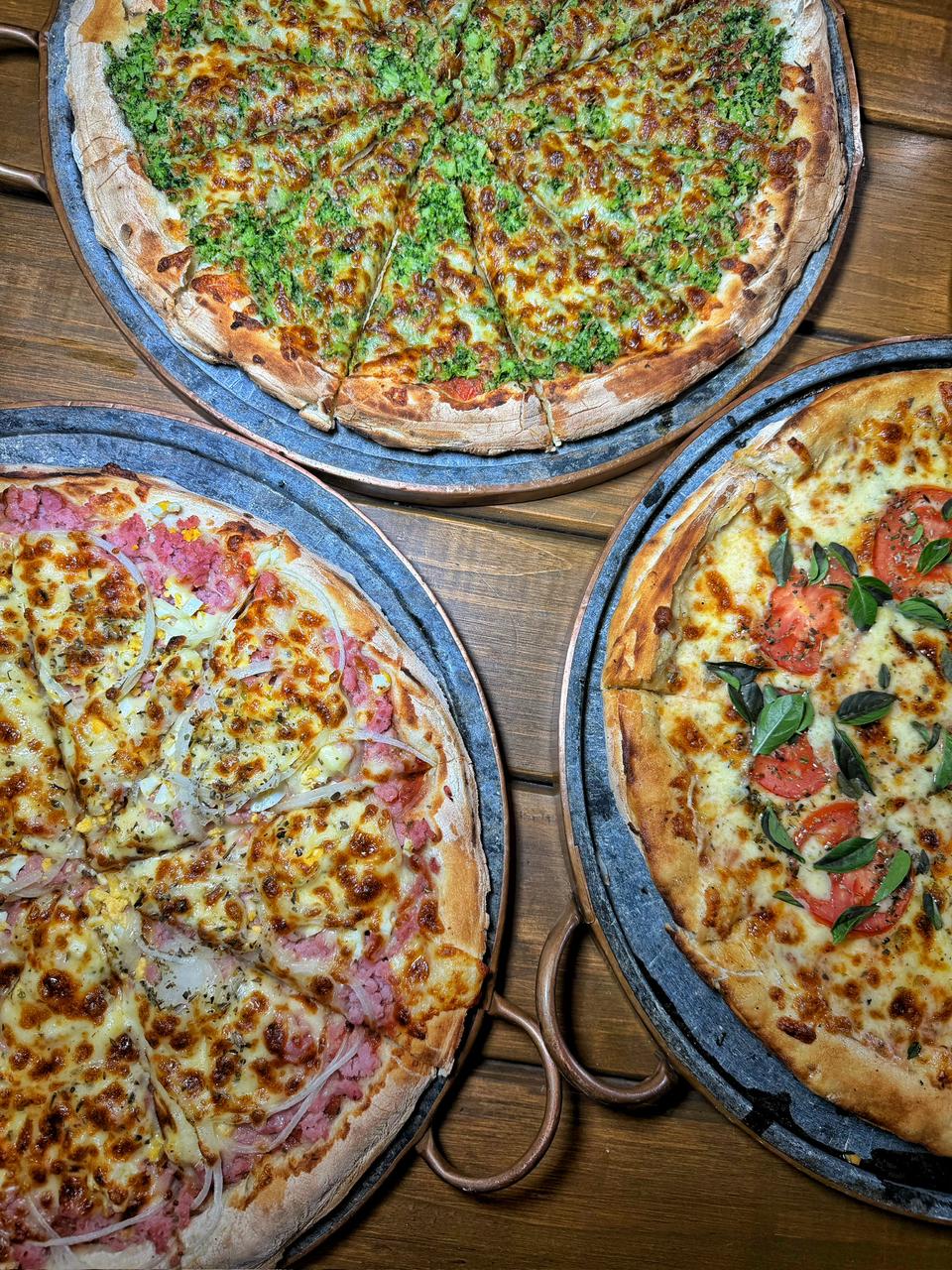 Trio de pizzas artesanais do rodízio de boteco