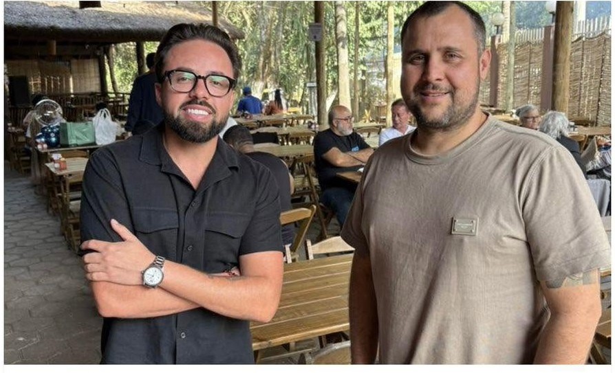 Guilherme e Leandro Araújo no salão do Restaurante Cantareira
